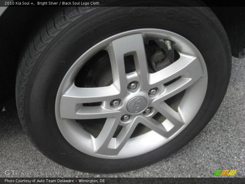 Bright Silver / Black Soul Logo Cloth 2010 Kia Soul +