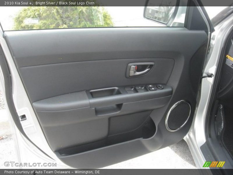 Bright Silver / Black Soul Logo Cloth 2010 Kia Soul +
