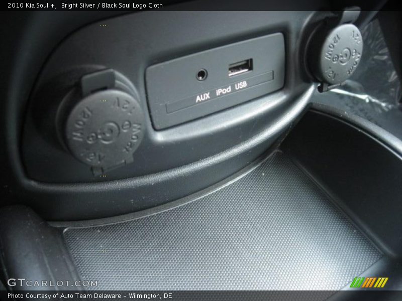 Bright Silver / Black Soul Logo Cloth 2010 Kia Soul +