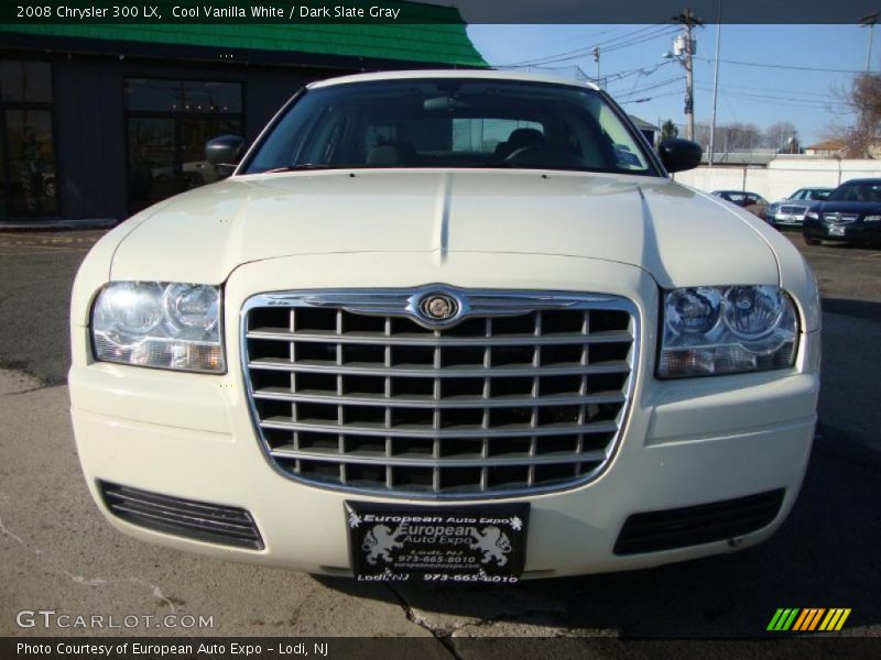 Cool Vanilla White / Dark Slate Gray 2008 Chrysler 300 LX