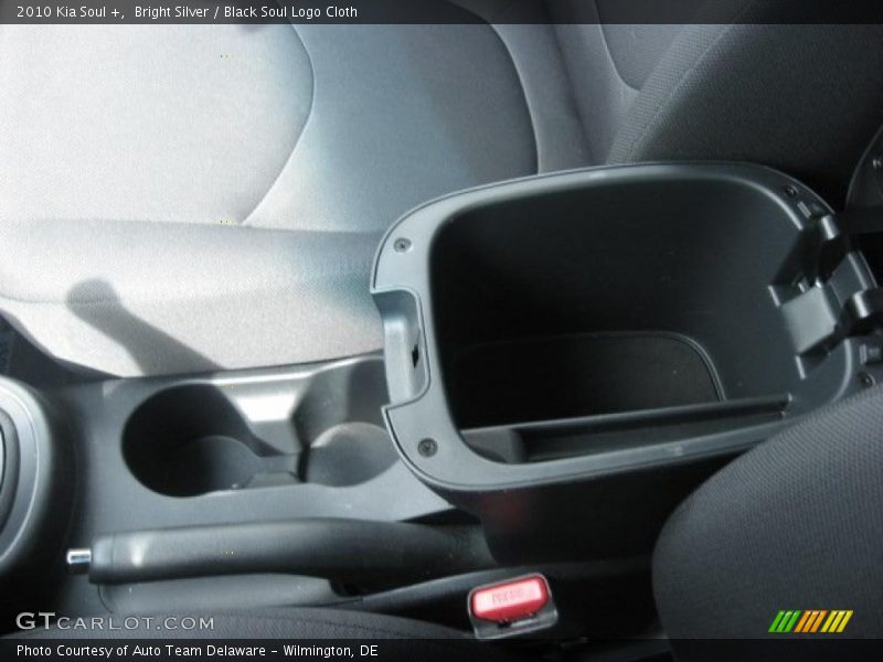Bright Silver / Black Soul Logo Cloth 2010 Kia Soul +