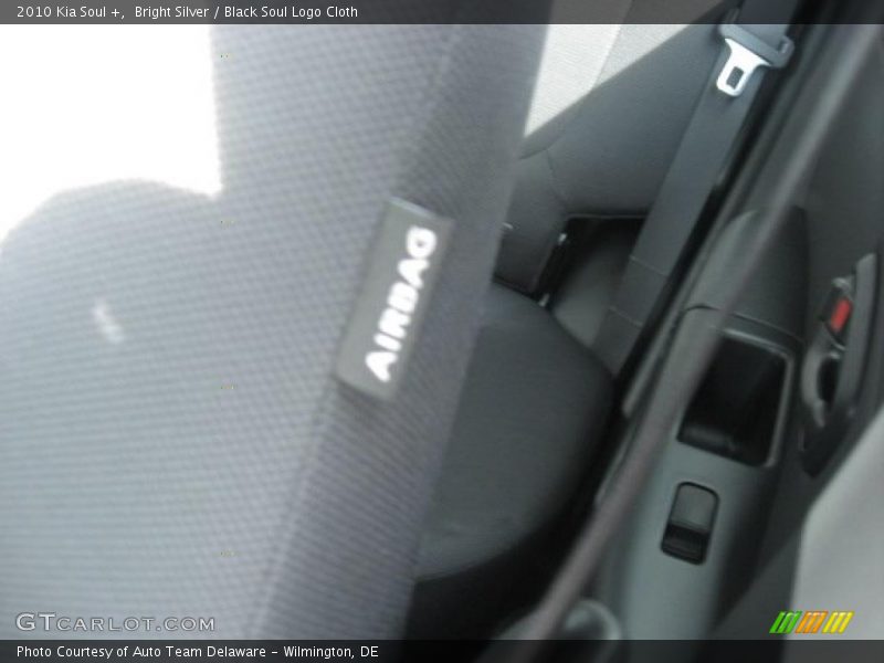 Bright Silver / Black Soul Logo Cloth 2010 Kia Soul +