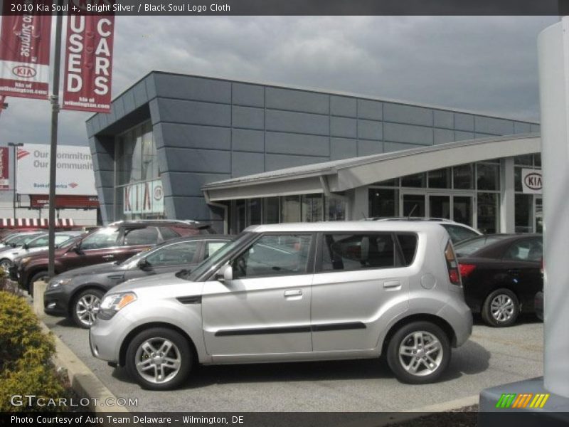 Bright Silver / Black Soul Logo Cloth 2010 Kia Soul +