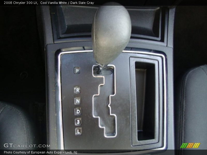 Cool Vanilla White / Dark Slate Gray 2008 Chrysler 300 LX