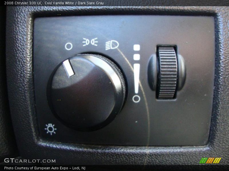 Cool Vanilla White / Dark Slate Gray 2008 Chrysler 300 LX