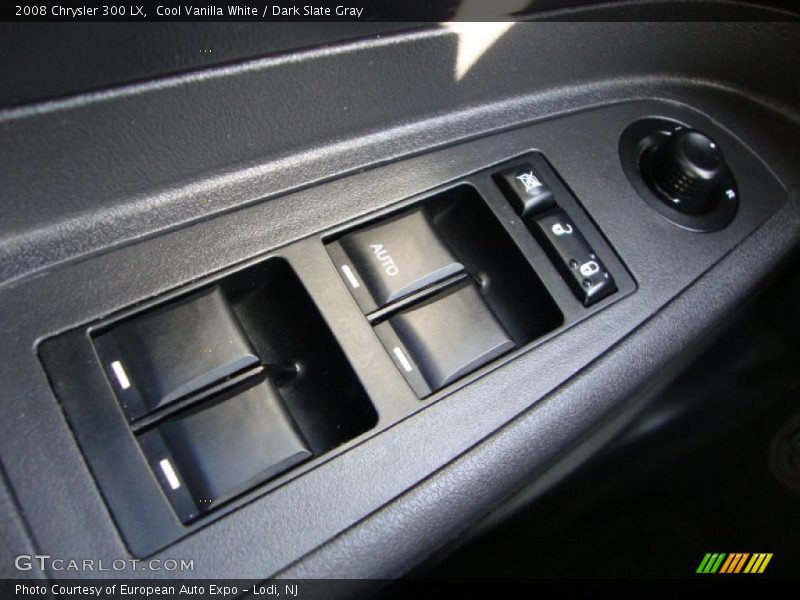 Cool Vanilla White / Dark Slate Gray 2008 Chrysler 300 LX