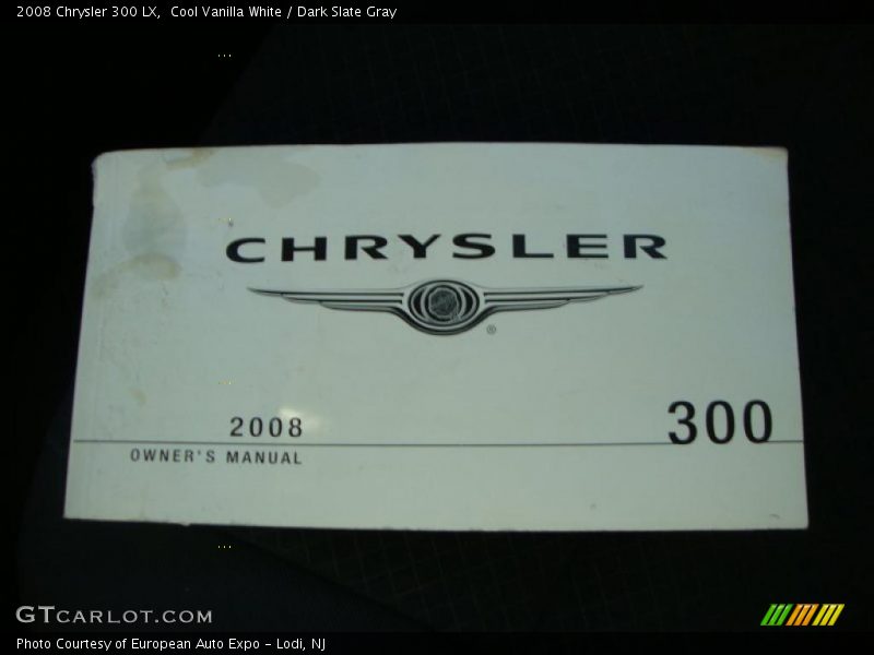 Cool Vanilla White / Dark Slate Gray 2008 Chrysler 300 LX