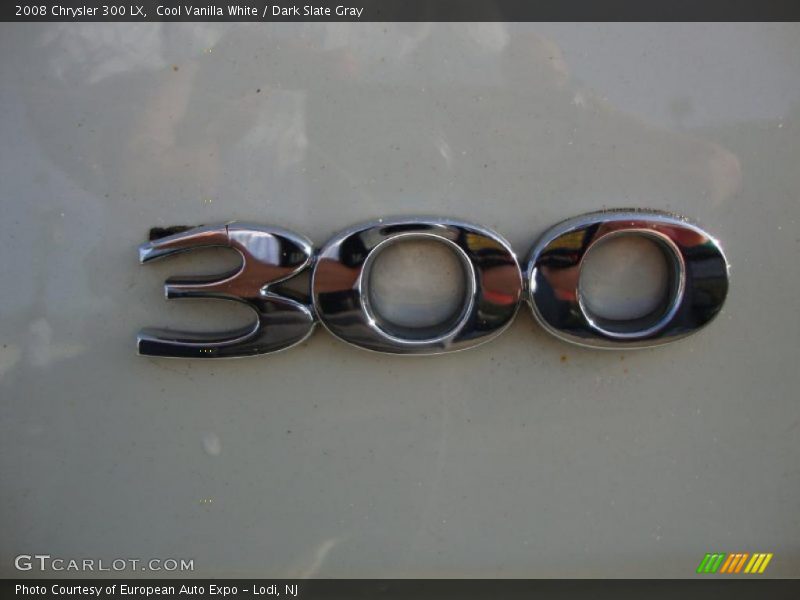 Cool Vanilla White / Dark Slate Gray 2008 Chrysler 300 LX