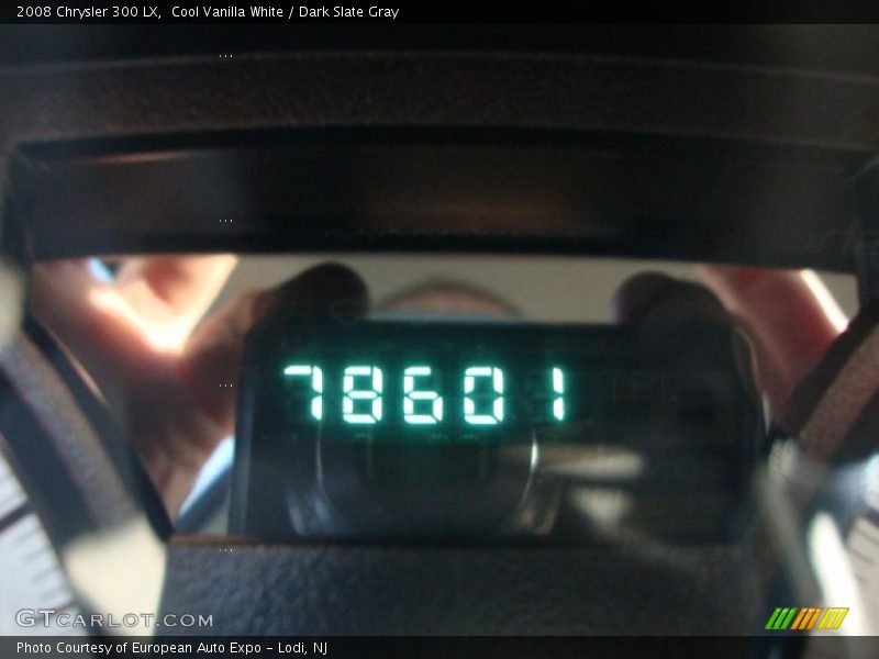Cool Vanilla White / Dark Slate Gray 2008 Chrysler 300 LX