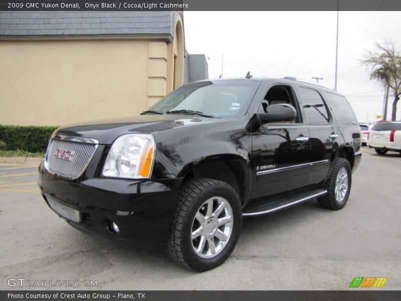 Front 3/4 View of 2009 Yukon Denali