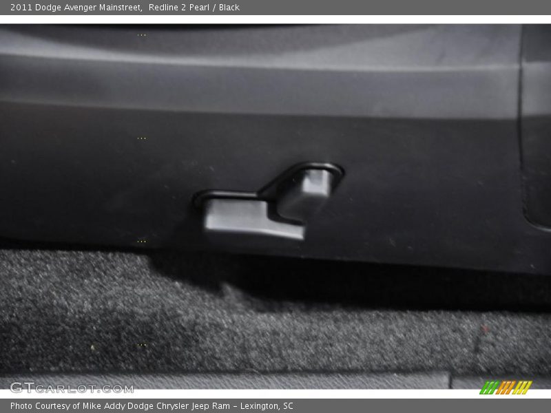 Redline 2 Pearl / Black 2011 Dodge Avenger Mainstreet