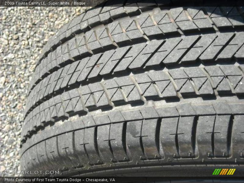 Super White / Bisque 2009 Toyota Camry LE