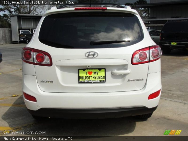 Frost White Pearl / Gray 2011 Hyundai Santa Fe SE