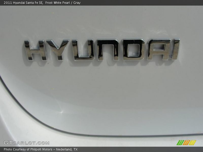 Frost White Pearl / Gray 2011 Hyundai Santa Fe SE