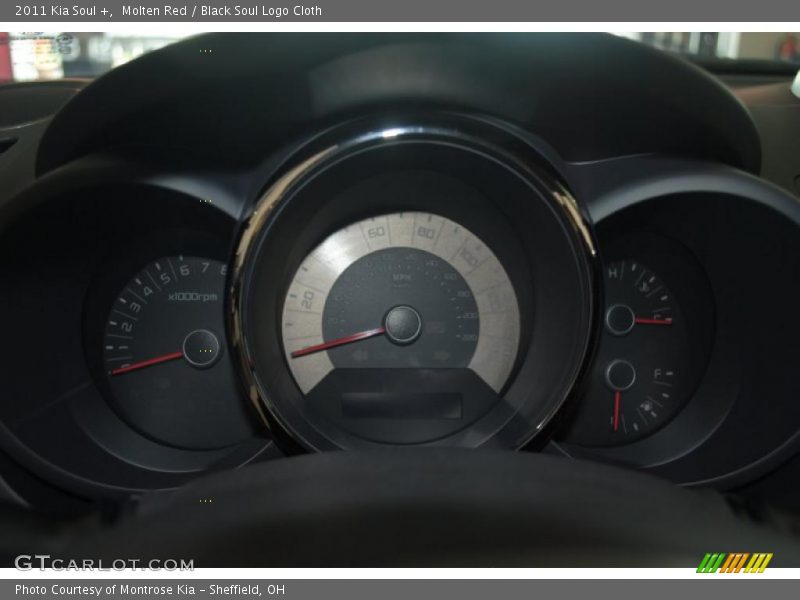 Molten Red / Black Soul Logo Cloth 2011 Kia Soul +