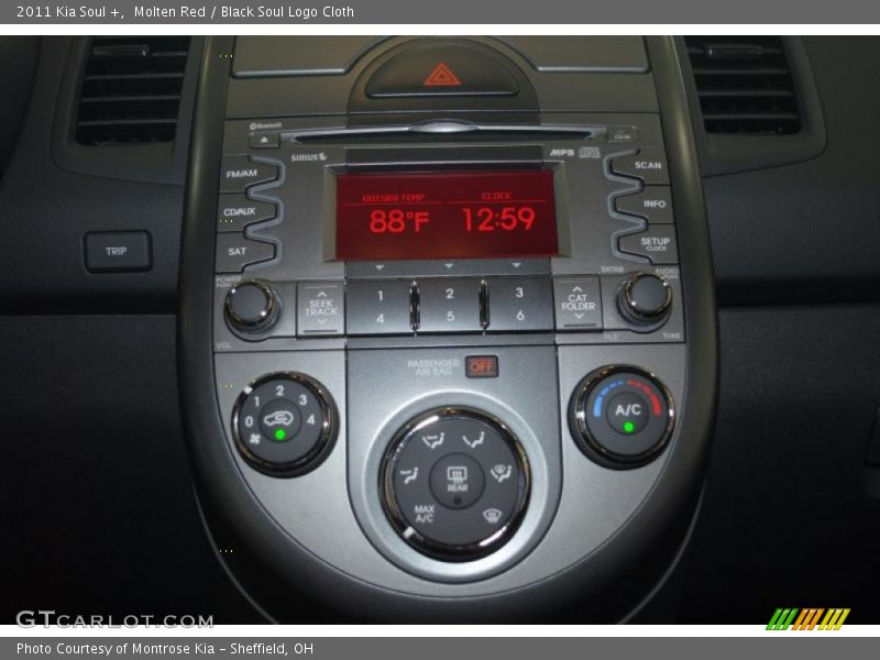 Molten Red / Black Soul Logo Cloth 2011 Kia Soul +