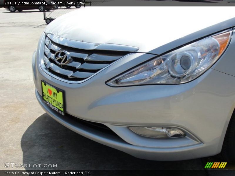 Radiant Silver / Gray 2011 Hyundai Sonata SE