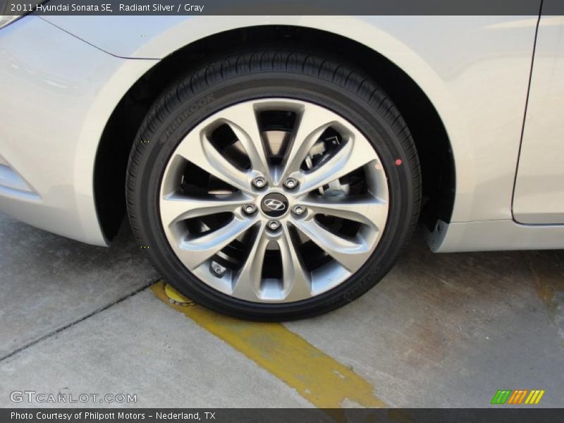 Radiant Silver / Gray 2011 Hyundai Sonata SE