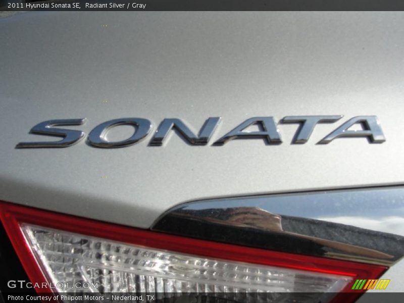 Radiant Silver / Gray 2011 Hyundai Sonata SE