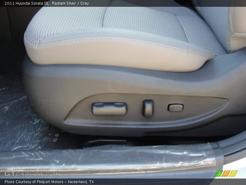 Radiant Silver / Gray 2011 Hyundai Sonata SE