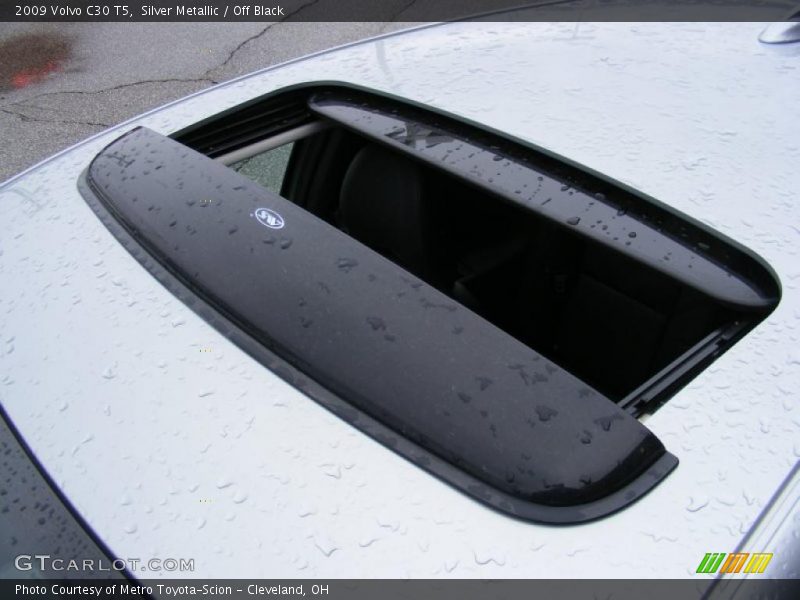 Silver Metallic / Off Black 2009 Volvo C30 T5