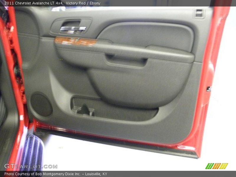 Victory Red / Ebony 2011 Chevrolet Avalanche LT 4x4