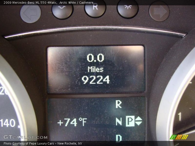 Arctic White / Cashmere 2009 Mercedes-Benz ML 550 4Matic