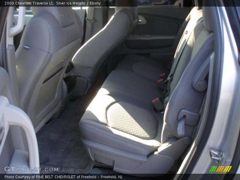 Silver Ice Metallic / Ebony 2009 Chevrolet Traverse LS