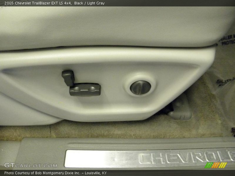 Black / Light Gray 2005 Chevrolet TrailBlazer EXT LS 4x4
