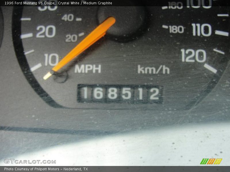 Crystal White / Medium Graphite 1996 Ford Mustang V6 Coupe
