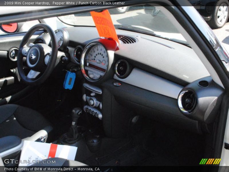 Pepper White / Punch Carbon Black Leather 2009 Mini Cooper Hardtop