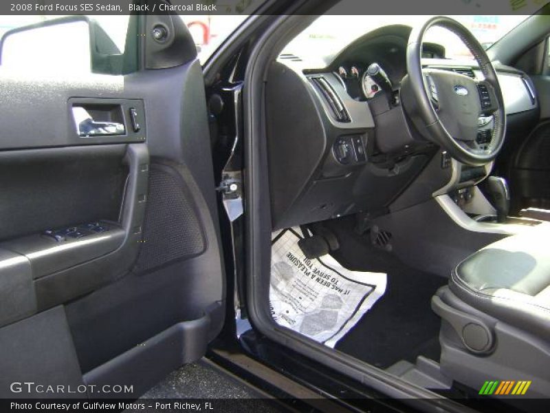 Black / Charcoal Black 2008 Ford Focus SES Sedan