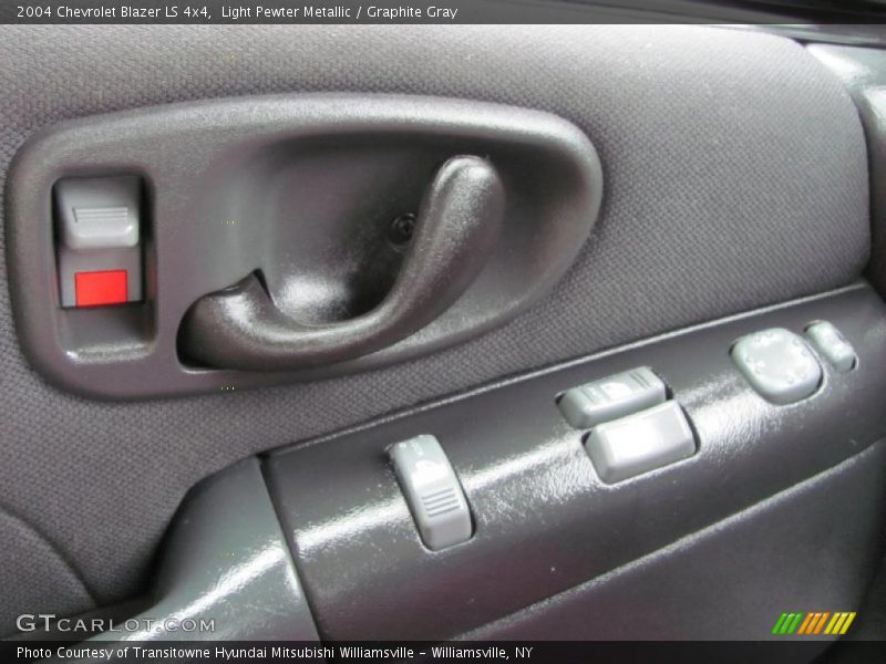Light Pewter Metallic / Graphite Gray 2004 Chevrolet Blazer LS 4x4