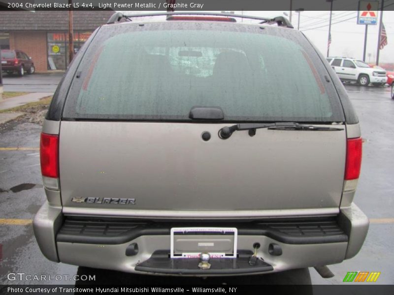 Light Pewter Metallic / Graphite Gray 2004 Chevrolet Blazer LS 4x4