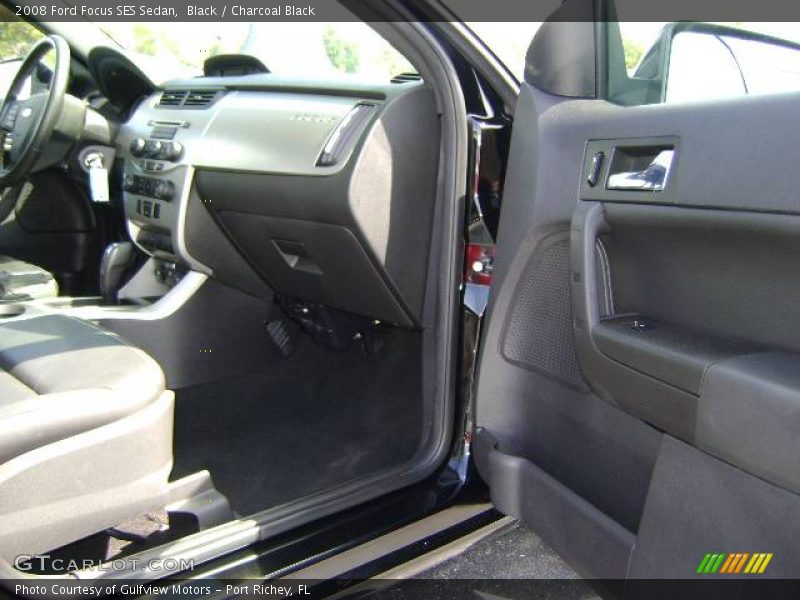 Black / Charcoal Black 2008 Ford Focus SES Sedan