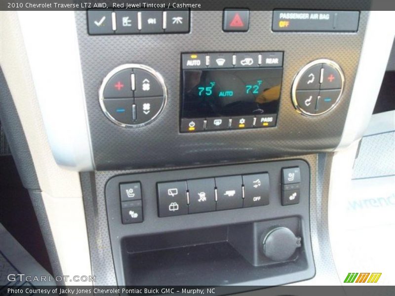 Controls of 2010 Traverse LTZ AWD