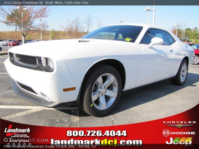 Bright White / Dark Slate Gray 2011 Dodge Challenger SE