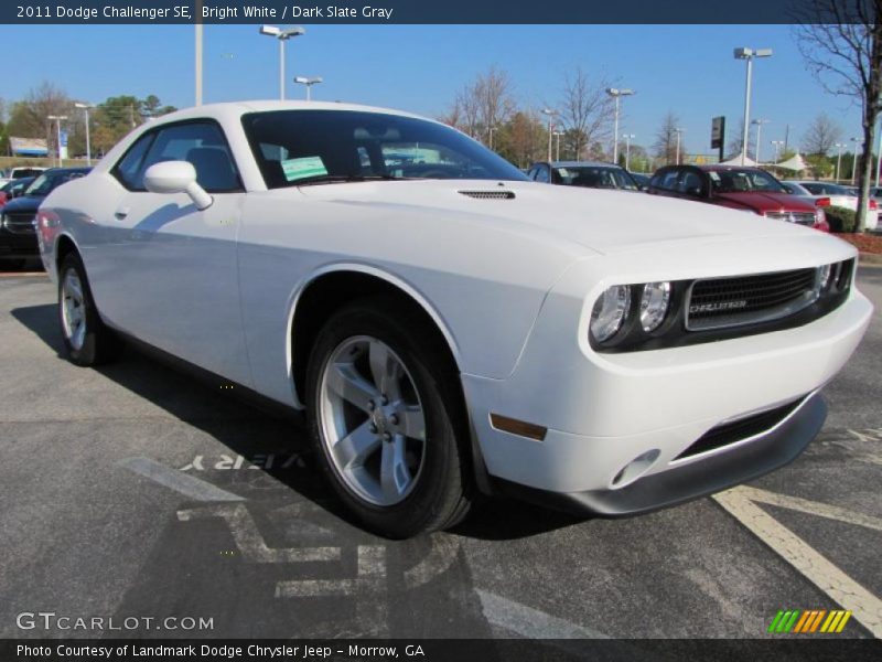 Front 3/4 View of 2011 Challenger SE
