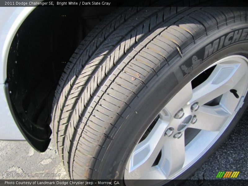 Bright White / Dark Slate Gray 2011 Dodge Challenger SE