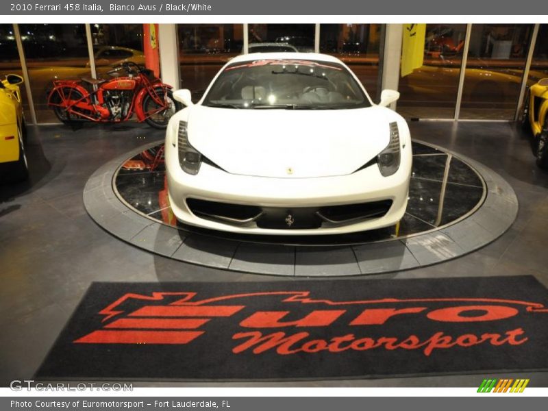 Bianco Avus / Black/White 2010 Ferrari 458 Italia