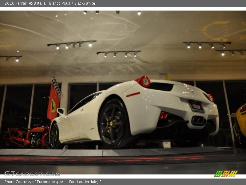 Bianco Avus / Black/White 2010 Ferrari 458 Italia