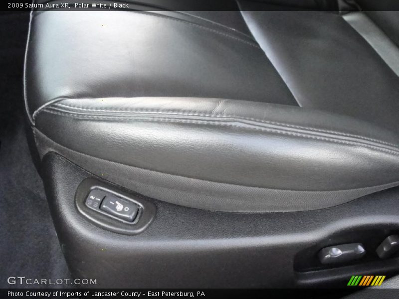 Polar White / Black 2009 Saturn Aura XR