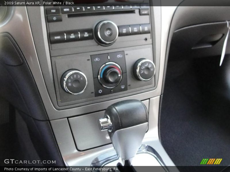 Polar White / Black 2009 Saturn Aura XR