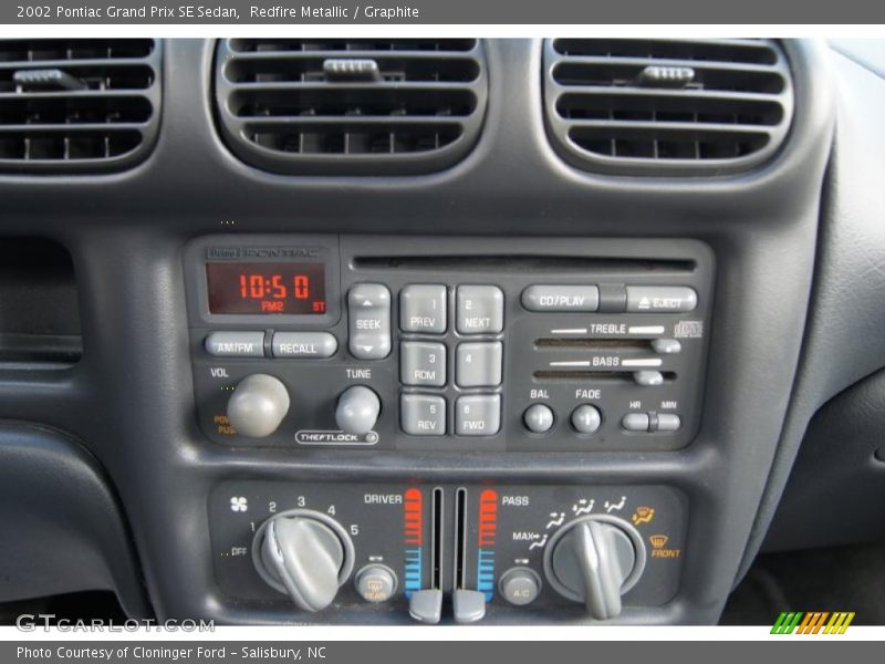 Controls of 2002 Grand Prix SE Sedan
