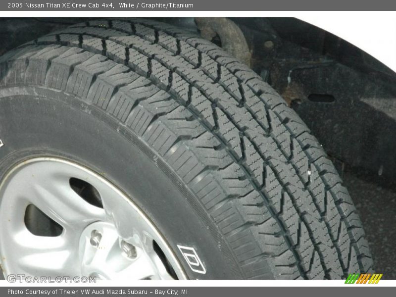 White / Graphite/Titanium 2005 Nissan Titan XE Crew Cab 4x4