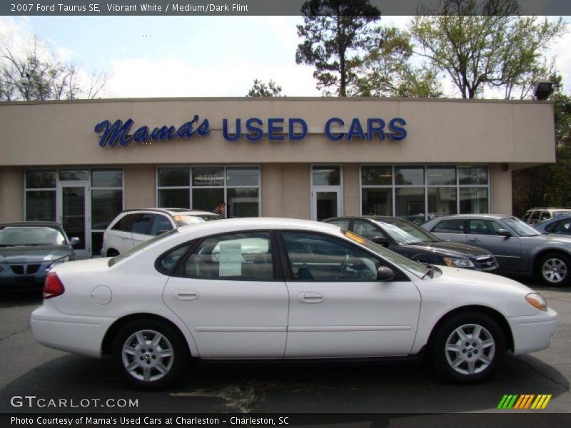 Vibrant White / Medium/Dark Flint 2007 Ford Taurus SE