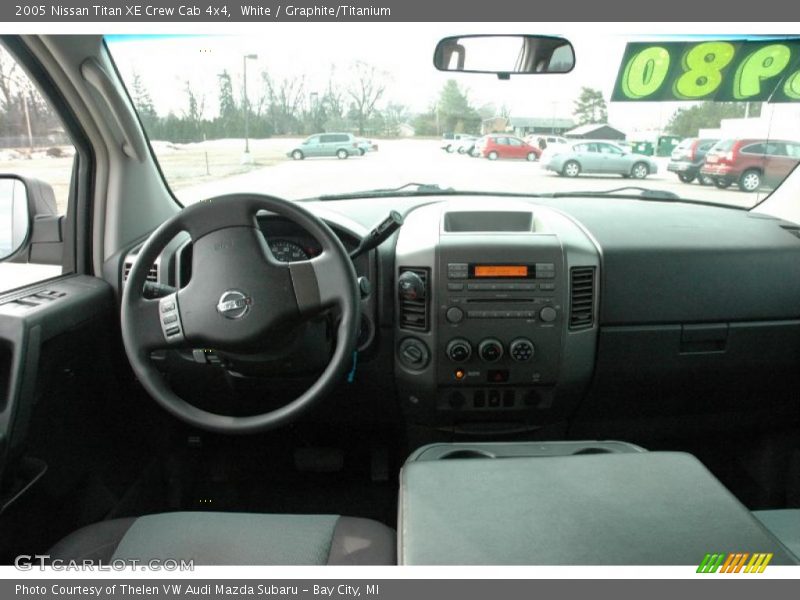White / Graphite/Titanium 2005 Nissan Titan XE Crew Cab 4x4