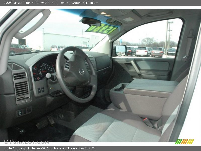 White / Graphite/Titanium 2005 Nissan Titan XE Crew Cab 4x4