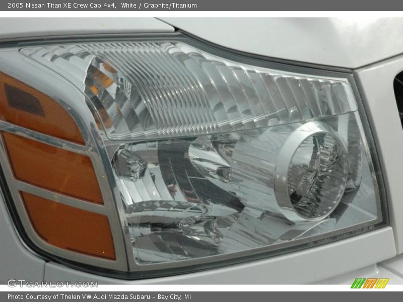White / Graphite/Titanium 2005 Nissan Titan XE Crew Cab 4x4
