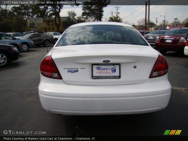 Vibrant White / Medium/Dark Flint 2007 Ford Taurus SE